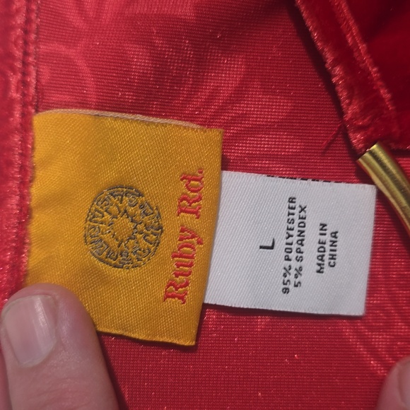 Ruby RDd. Elegant Red Paisley  Floral Women's Top Size Large - Picture 7 of 14